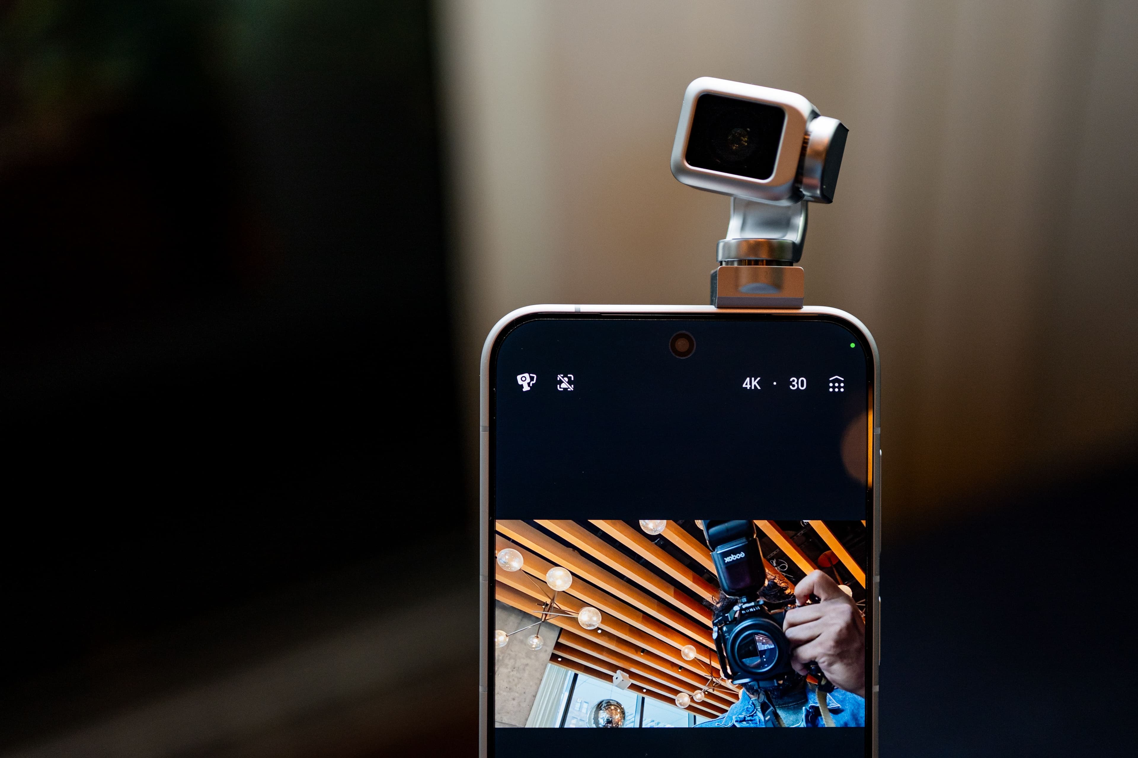 Honor Robot Phone Targets Vloggers With Built-In Gimbal Camera