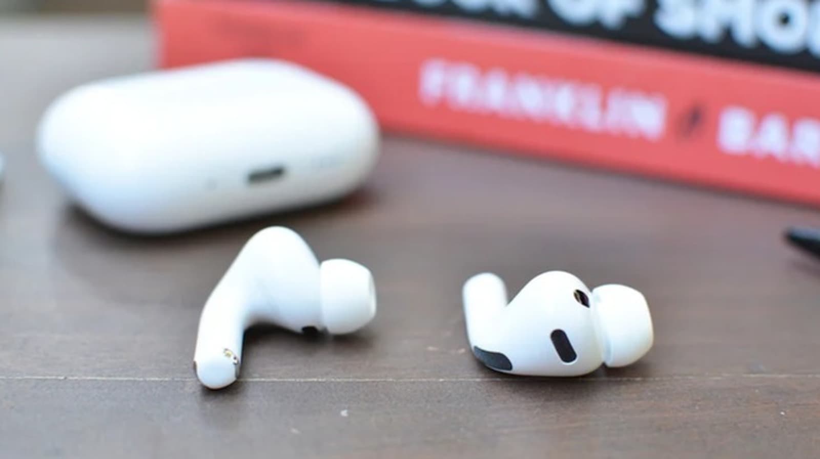 Apple’s Camera-Equipped AirPods Raise New Privacy Concerns