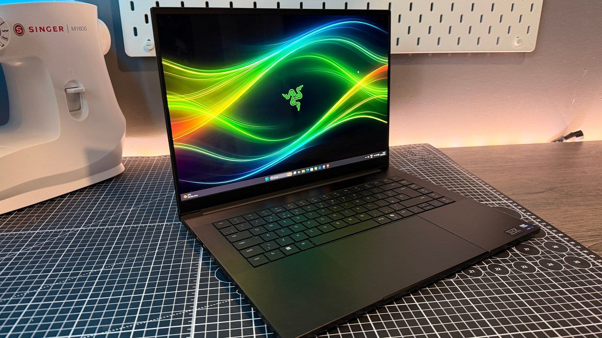 Razer Blade 16 (2026) Delivers Extreme Performance at a Sky-High Price