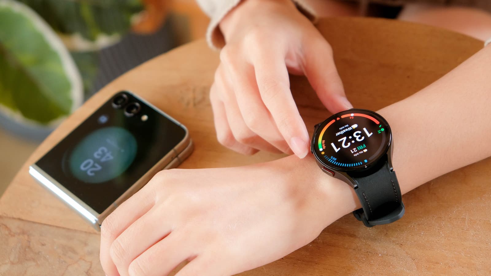 Galaxy Watch Orange Dot Signals Active Microphone or Camera