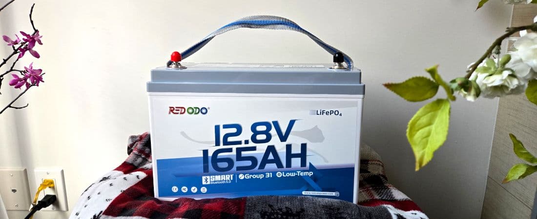 Redodo 165 Ah battery monitor display showing voltage and capacity readings