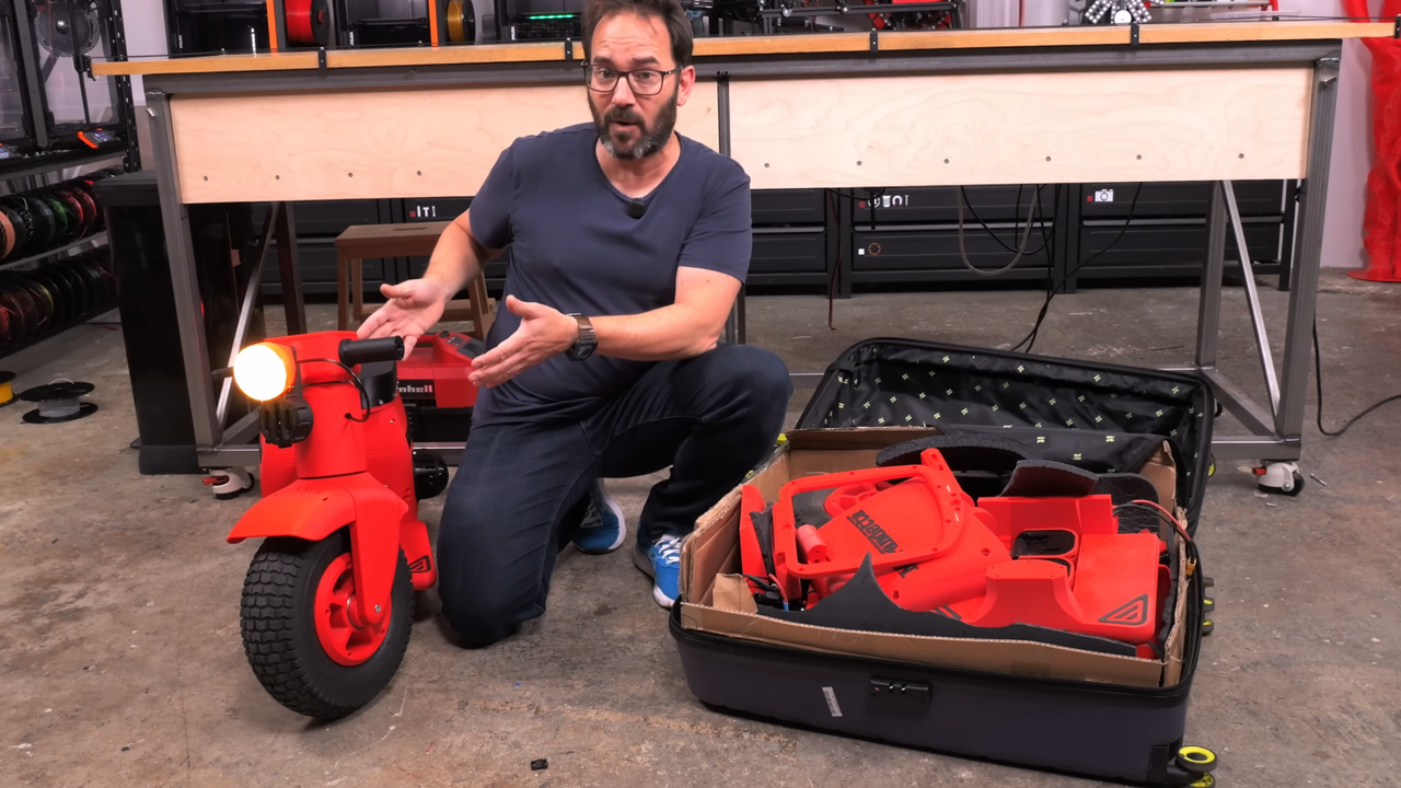 Illustrative image for: Portable Electric Motorbike Fits in a Suitcase, Creator Warns of Extreme Speed