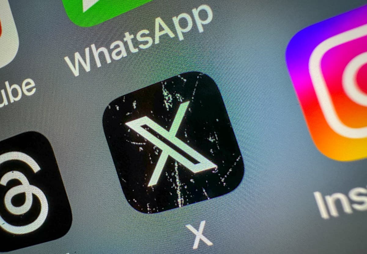 X logo on a smartphone screen next to a notification about Original Content Rewards program