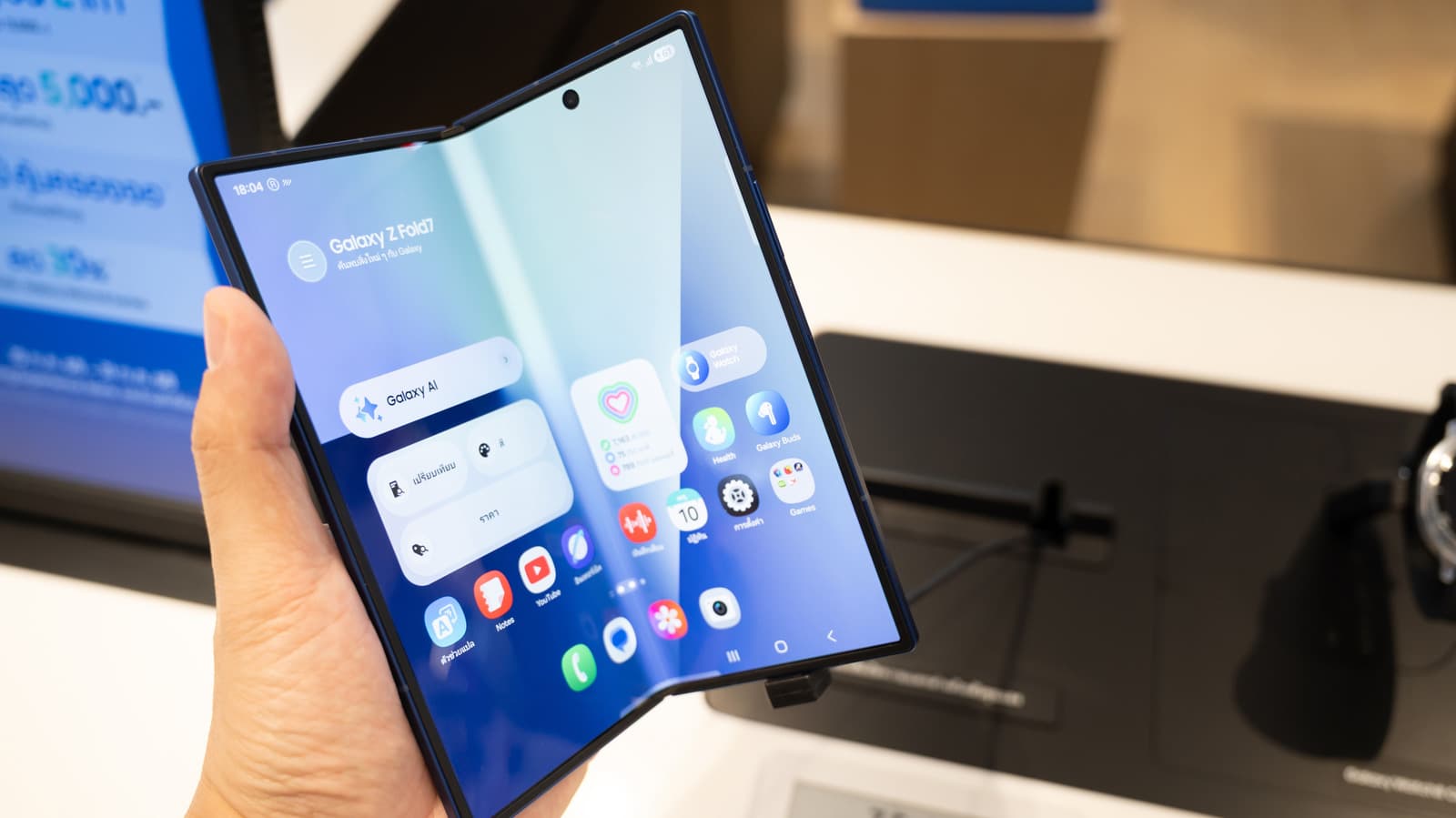 Foldable Phone Owners Reveal the Best and Worst Features After Daily Use