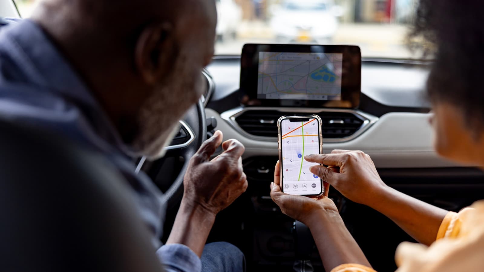 Apple CarPlay Defaults to First iPhone: How to Manage Multiple Devices