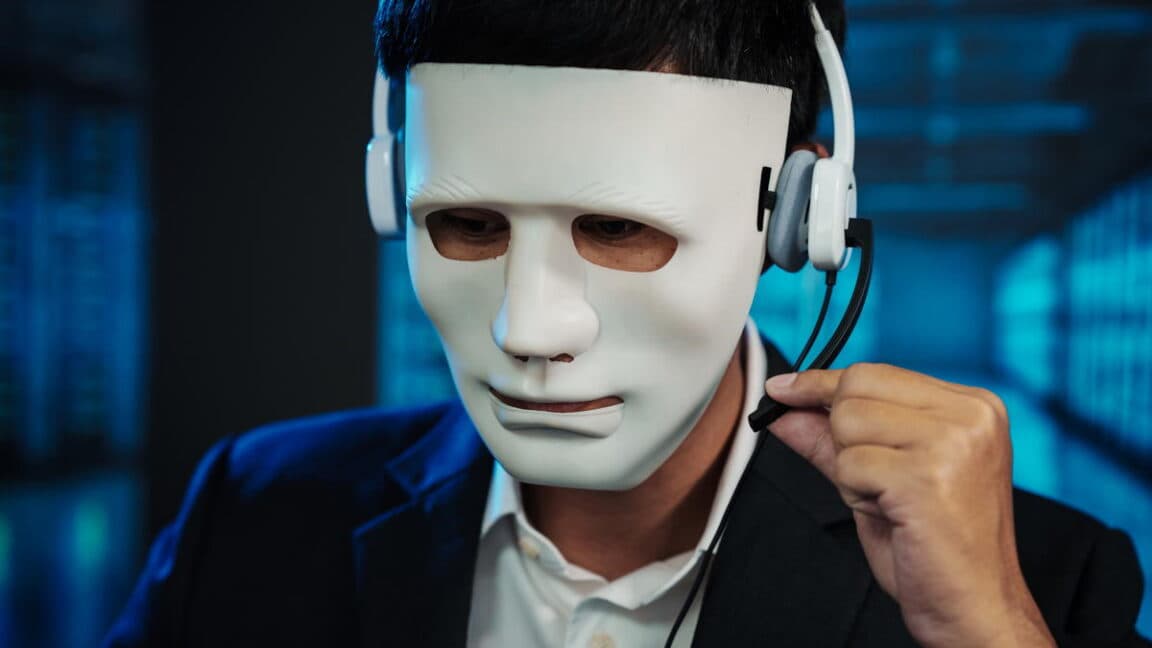 AI Chatbots Build Trust Better Than Human Scammers, Study Finds