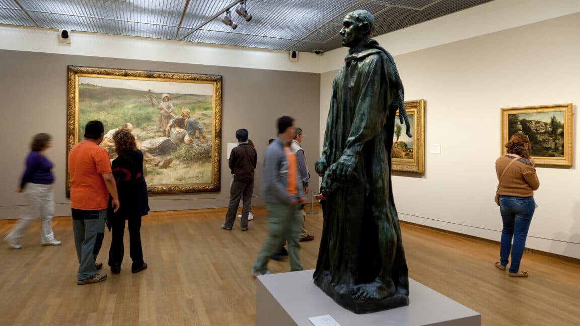 Gallery visitors using smartphones to access museum app inside a contemporary art exhibition