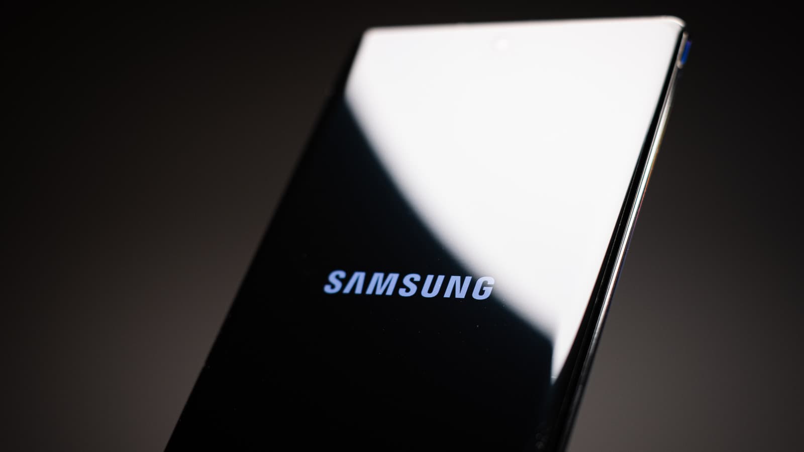 Samsung Galaxy smartphone showing One UI 9.0 interface with AI features and notification panel