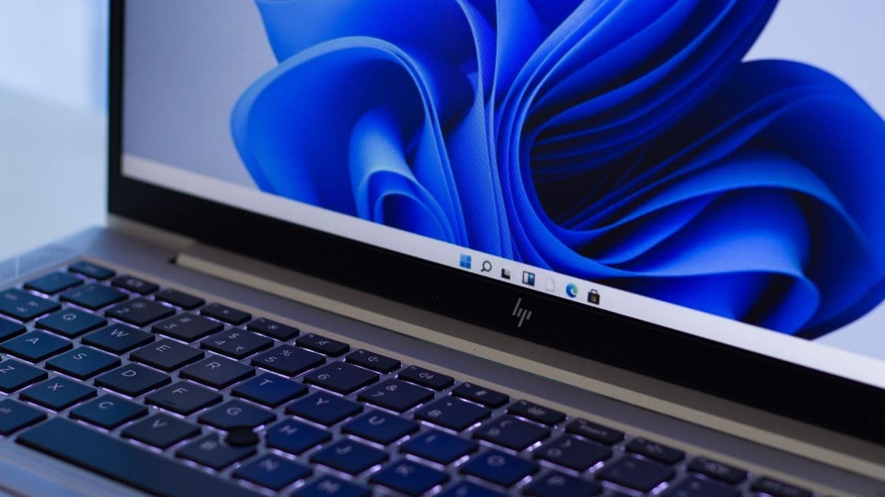 Windows 11 interface on a laptop with memory optimization focus