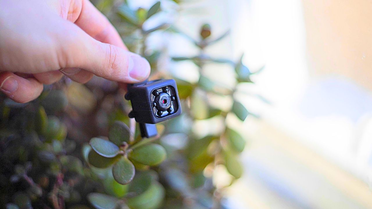 AI-Powered SweepLED Clip-On Detects Hidden Cameras With 94% Accuracy