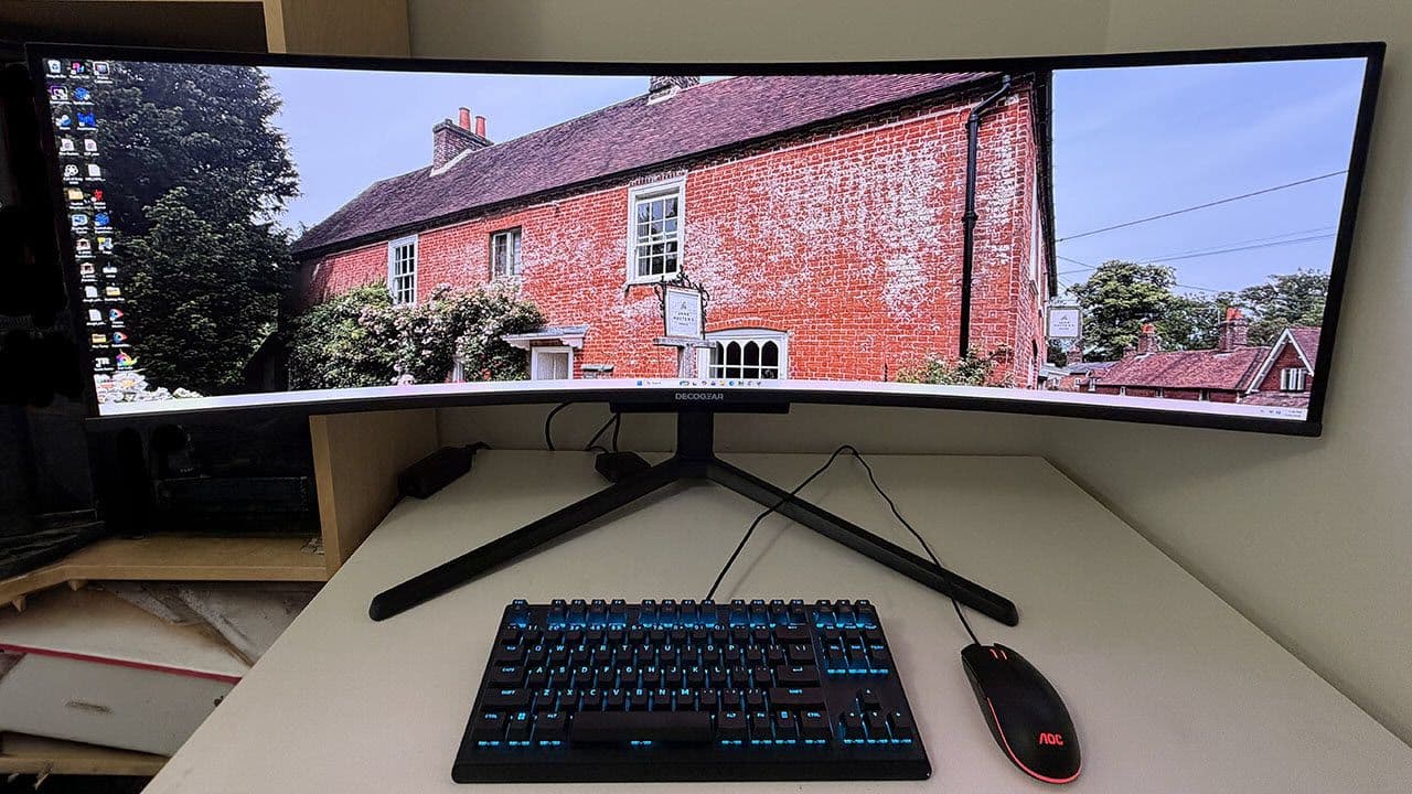 A 49-Inch OLED Monitor That Replaces Two QHD Displays Without the Bezel Gap