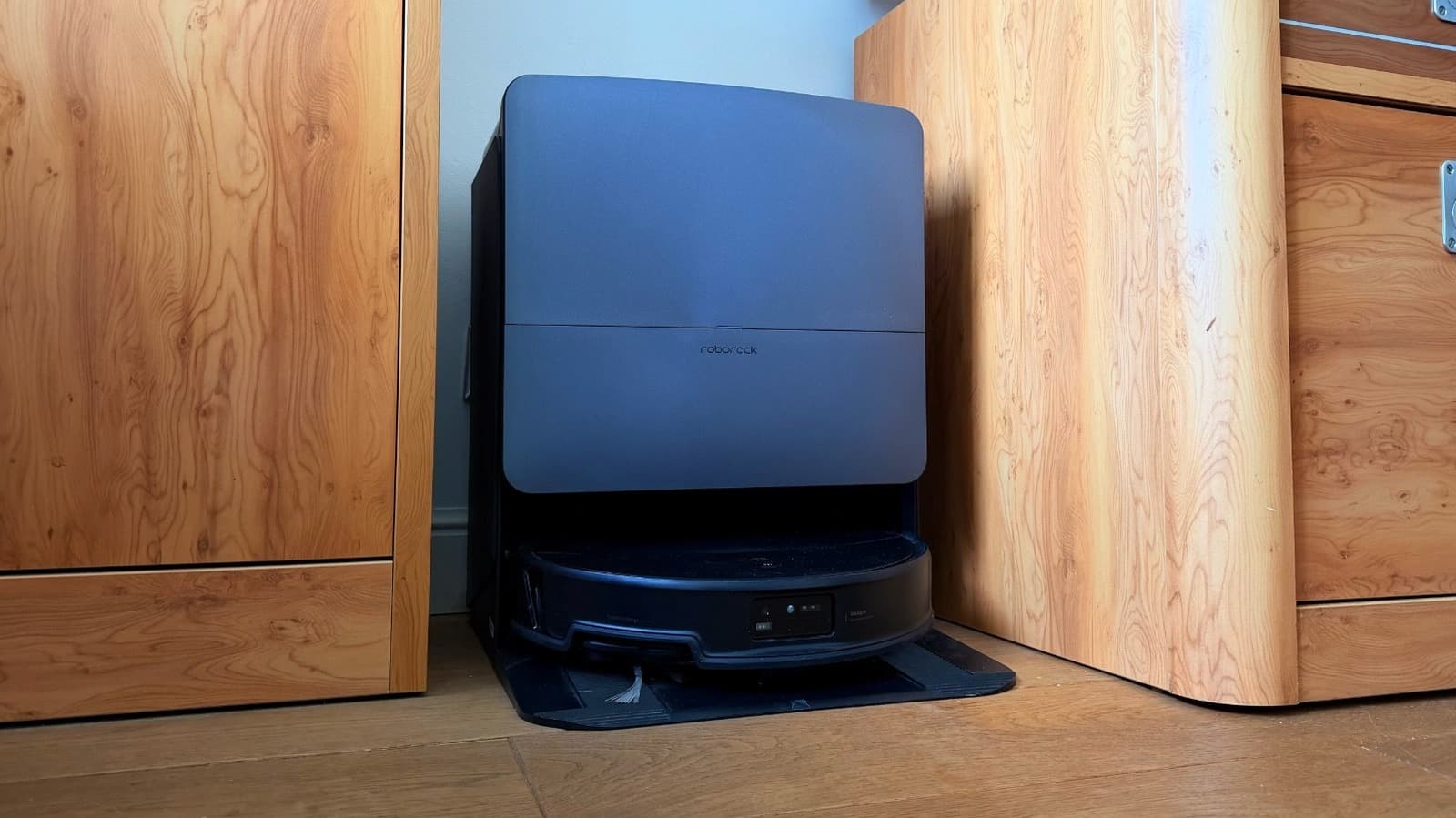 Roborock Saros 20 Raises the Bar for Premium Robot Vacuums