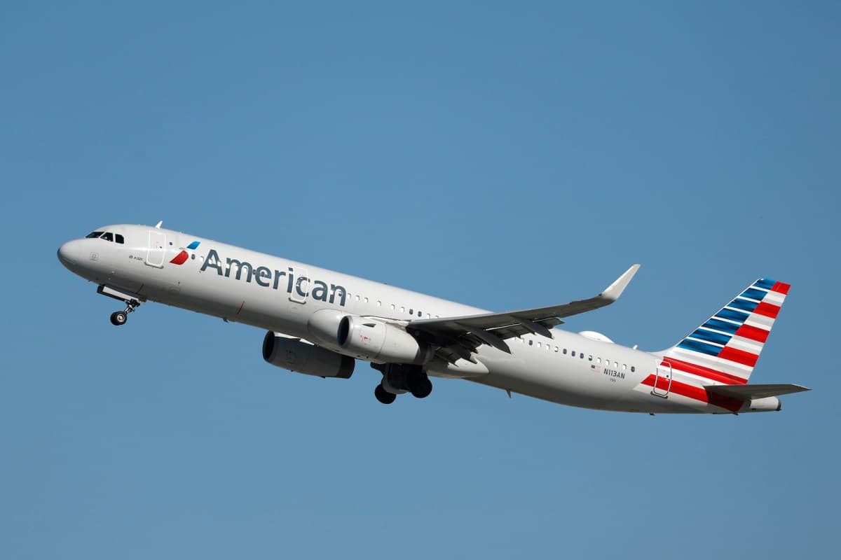 American Airlines Taps SpaceX's Starlink for In-Flight Wi-Fi on 500 Planes