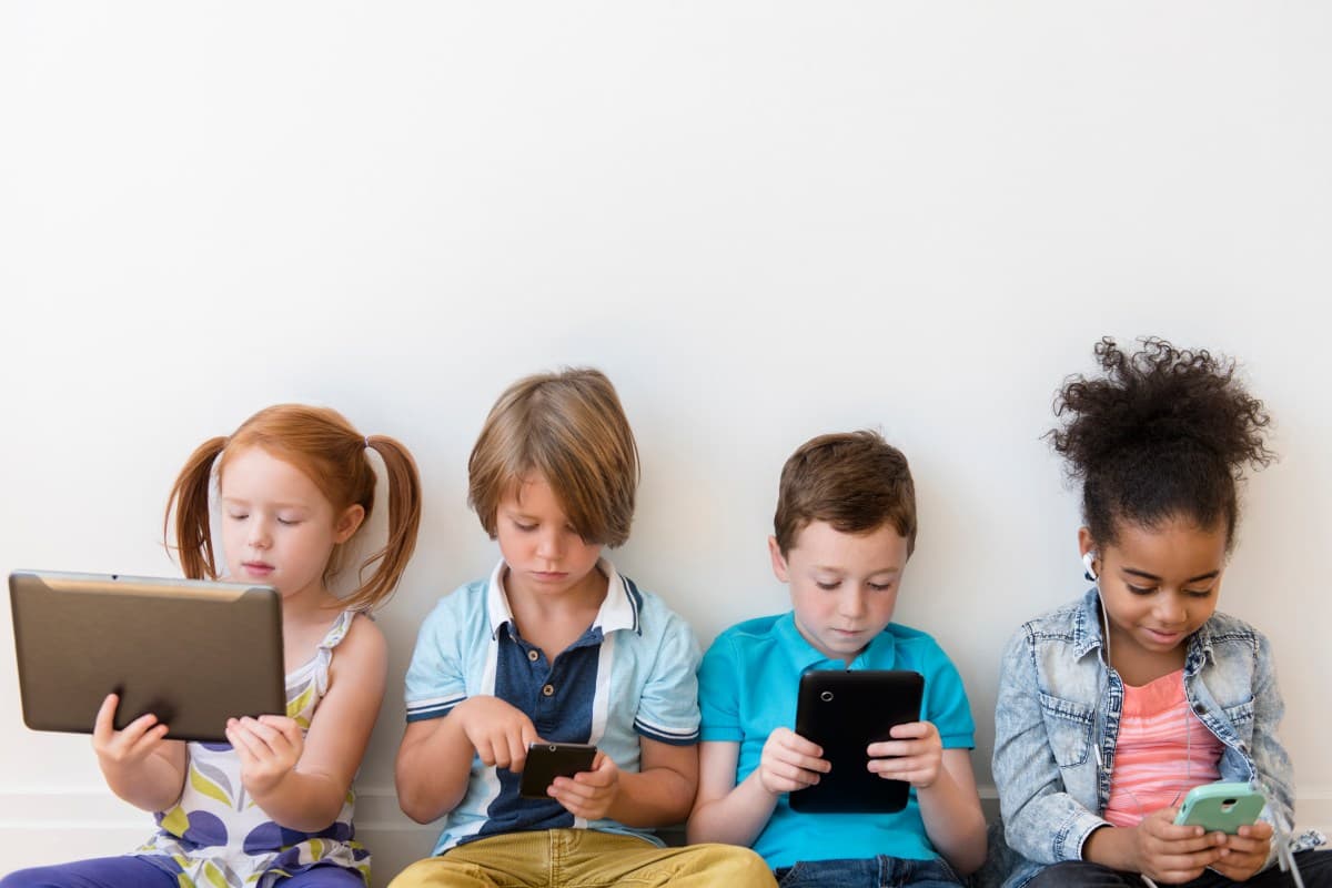 Parents Push for Safer Kids Phones as New Devices Enter Market