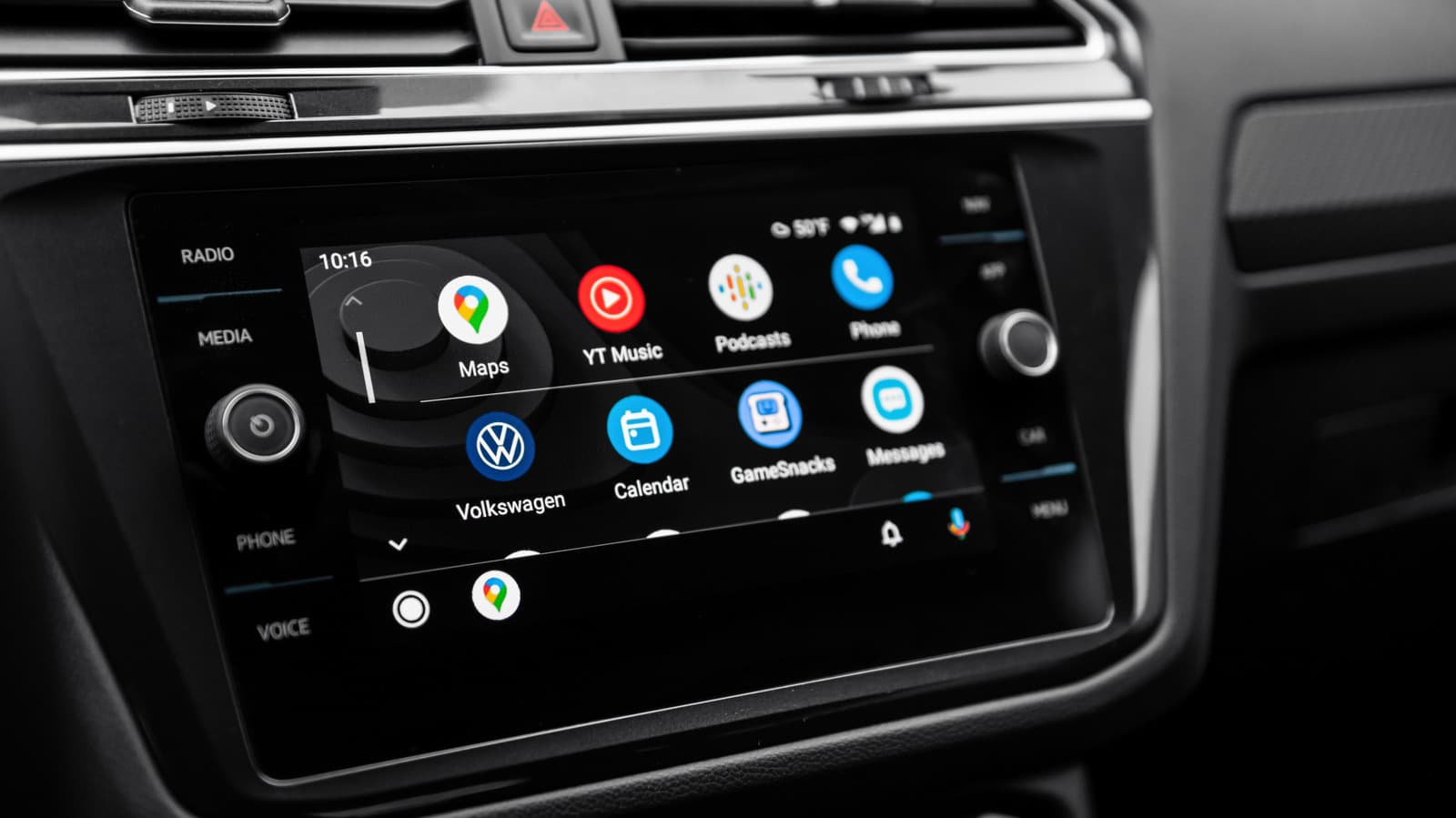 Google Maps navigation showing traffic light icons on Android Auto screen