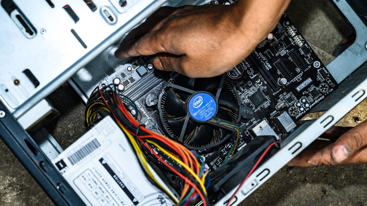 Customs Supervisor Stole Core i7 CPUs From Homeland Security PCs and Sold Them on Newegg