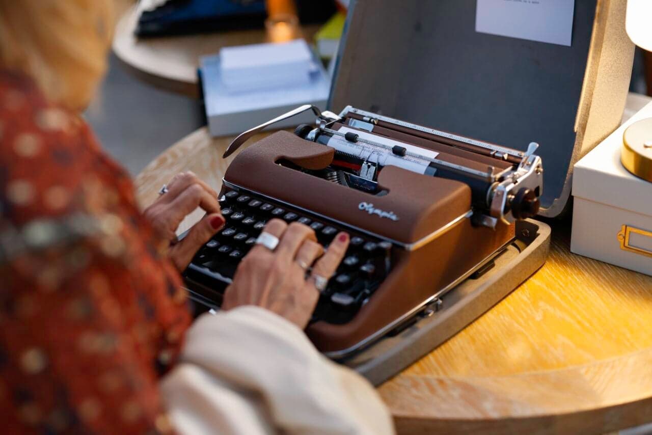 AI-Written Story Sparks Literary Controversy Over Authenticity
