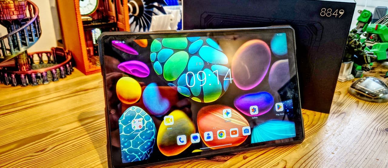 Rugged Tablet With Built-In Projector Pushes Mobile Boundaries