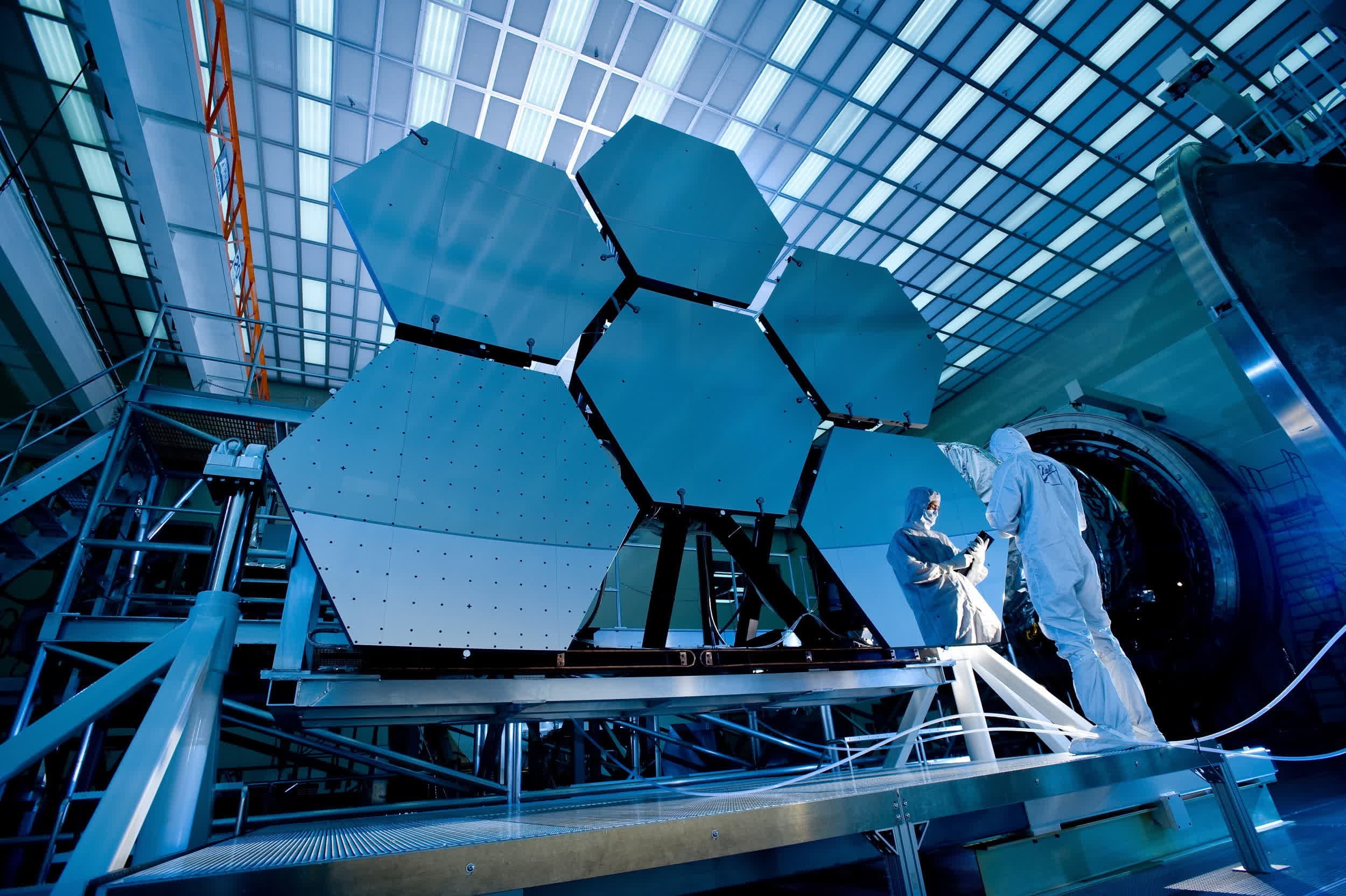 Illustration of space mirror satellites reflecting sunlight toward Earth's surface and a solar farm
