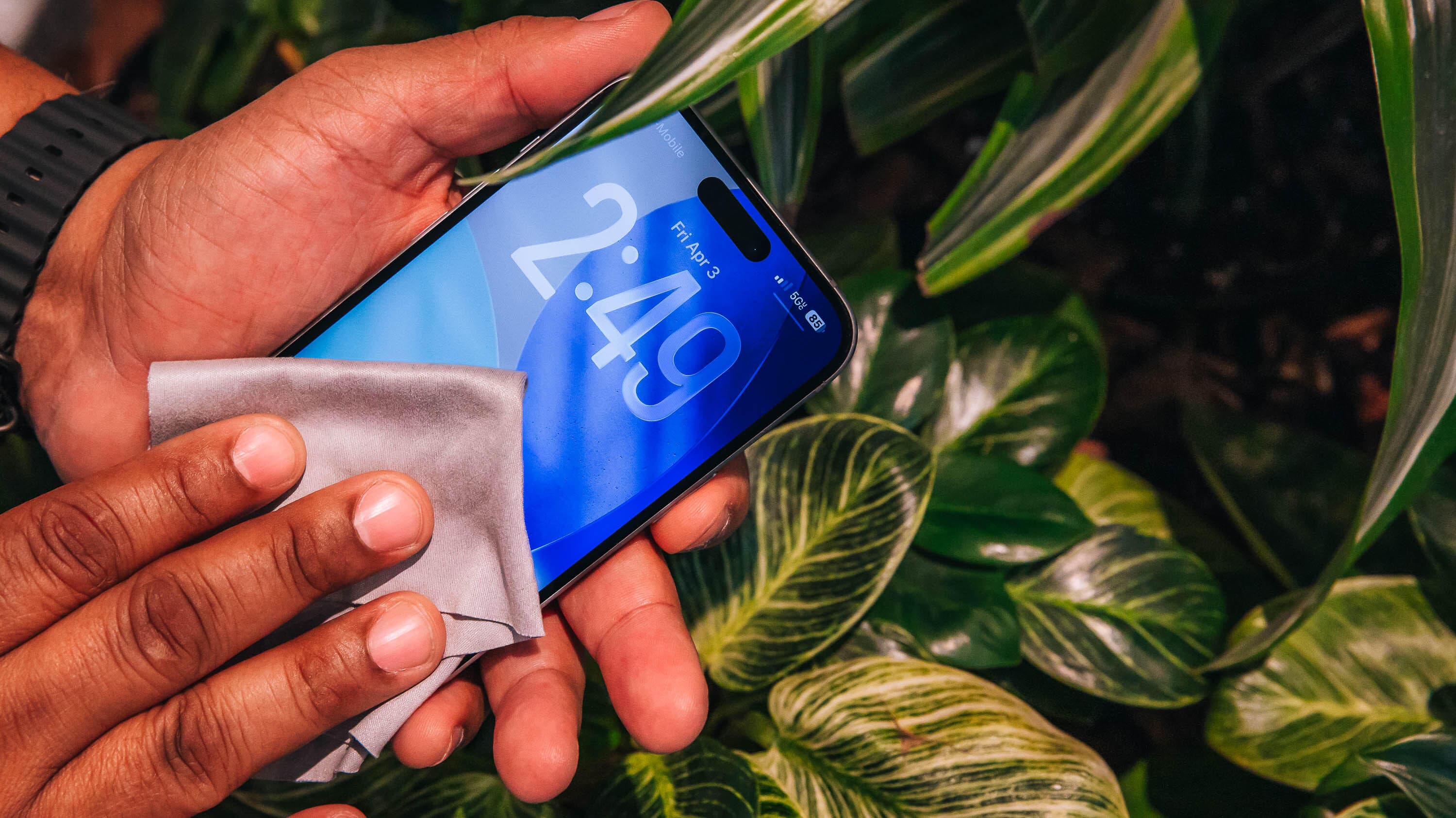Phone Screens: How to Scrub Them the Right Way for Health and Device Safety
