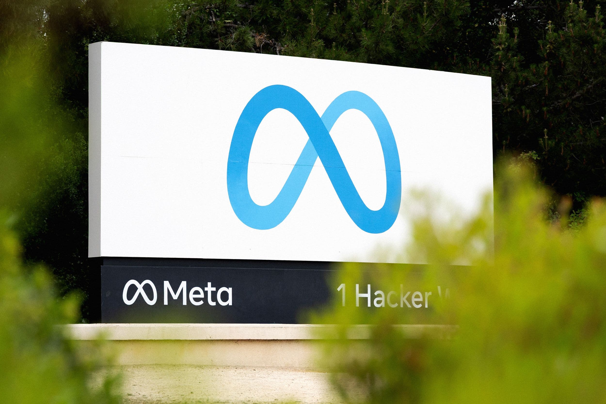 Meta Employees Rush to Use Perks Before 8,000 Job Cuts Take Effect