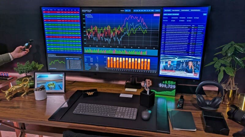 Dell's 52-Inch UltraSharp Monitor Pushes the Limits of Practicality