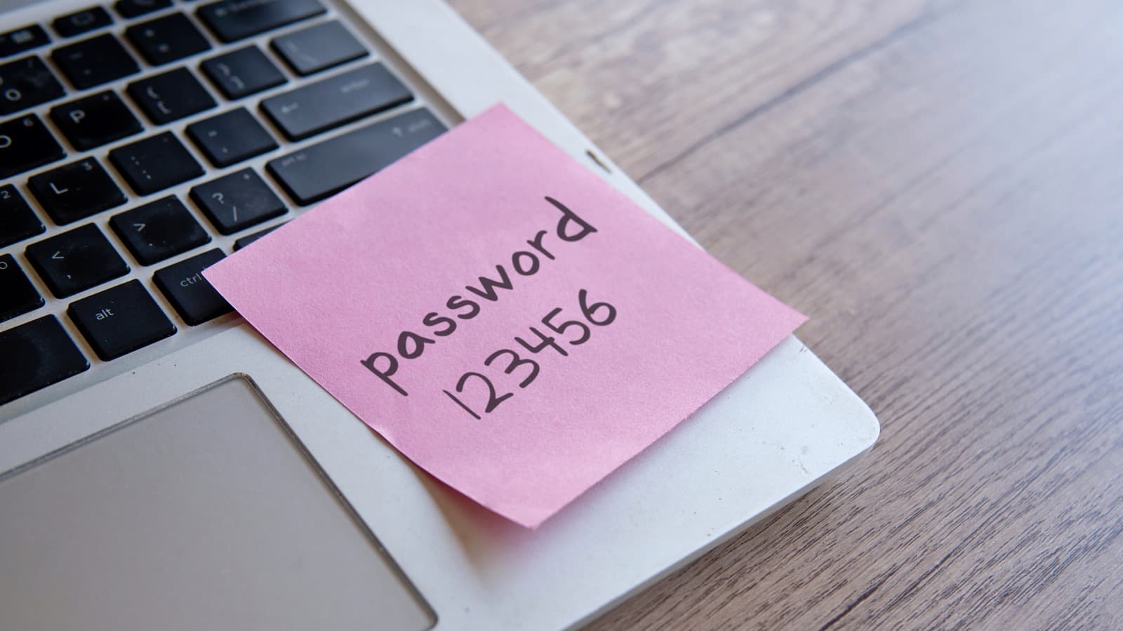 Router password length recommendation displayed on a network security settings screen