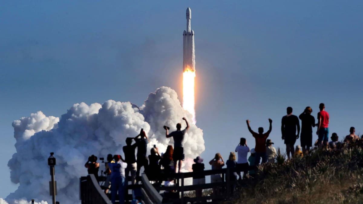 Spacex Valuation Surges Past $2.6 Trillion Briefly Overtaking Amazon