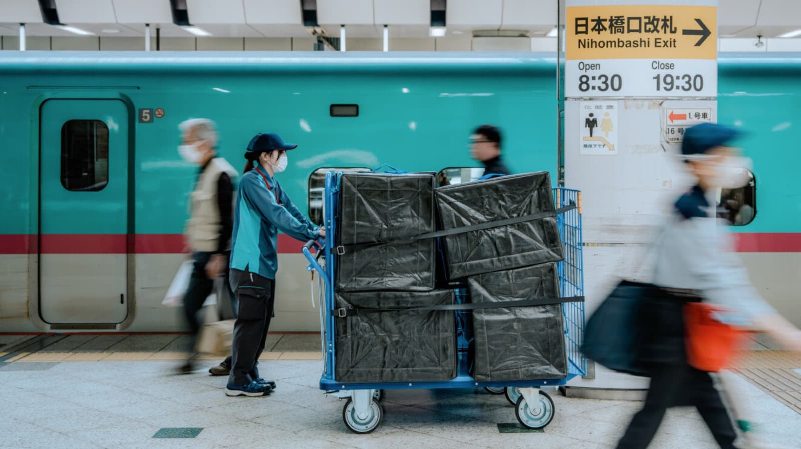 Amazon Turns to Japan's Bullet Trains for Package Delivery