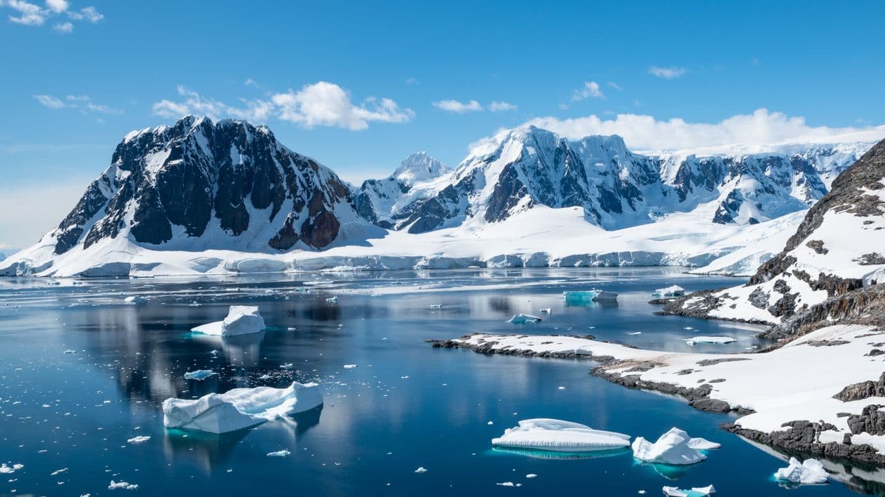 Illustrative image for: Antarctic Fiber-Optic Cable Faces Geopolitical Hurdles Despite Feasibility