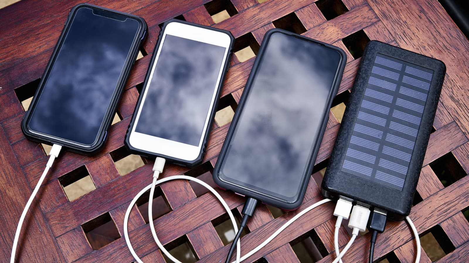 Solar Power Banks Promise Off-Grid Charging but Efficiency Remains a Challenge