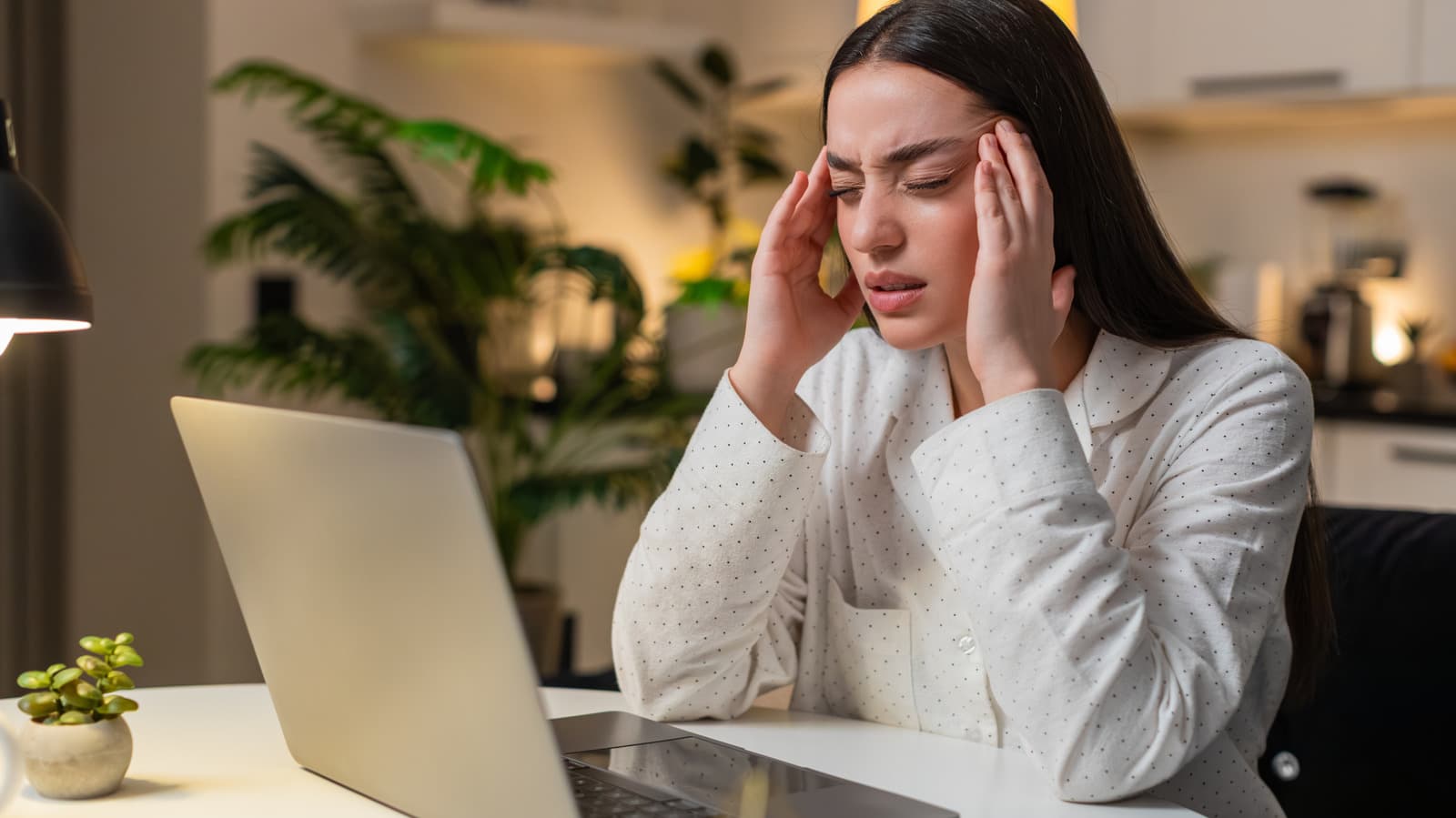 Screen Time Strains Eyes: Monitor Settings That Ease Fatigue