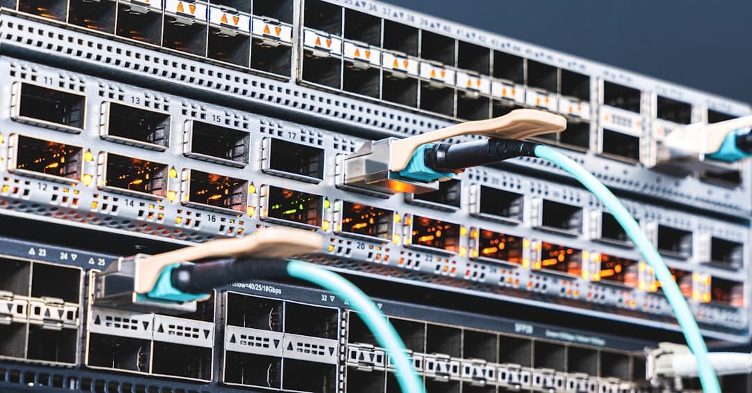 Illustration of the University of Wisconsin's time server being overwhelmed by traffic from flawed routers in 2003