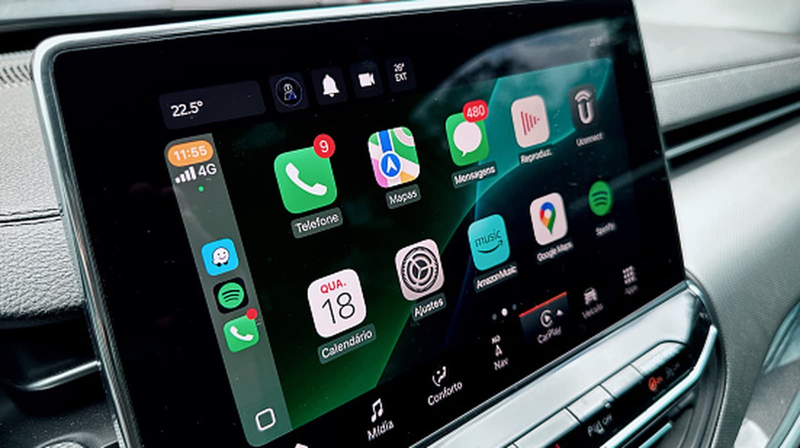 Wireless CarPlay Adapter Ottocast Brings Cable-Free Convenience to Older Vehicles