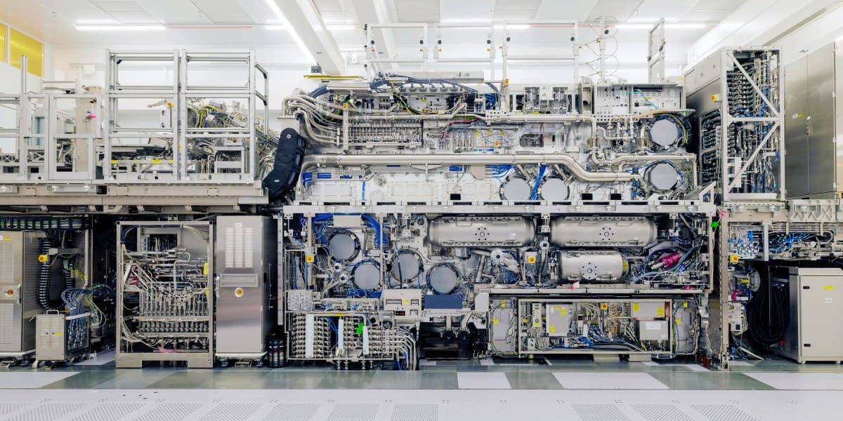 ASML's $400 Million Lithography Machine Deepens Chip Industry's Dependence on One Company