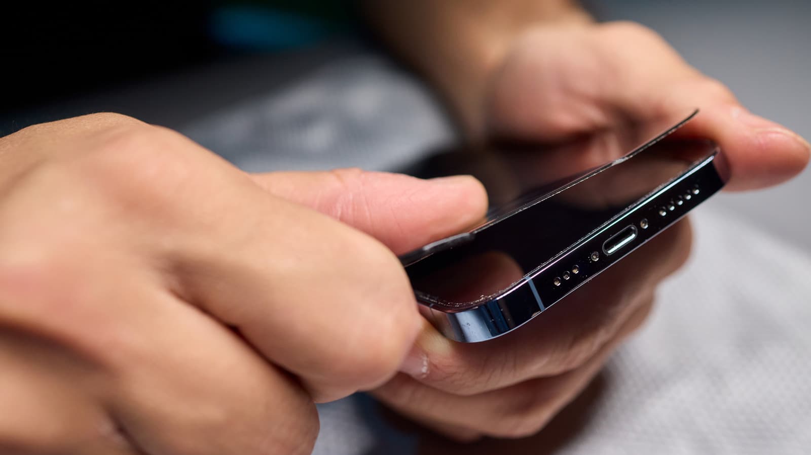 Oleophobic Coatings Go Mainstream: What That Means for Phone Owners