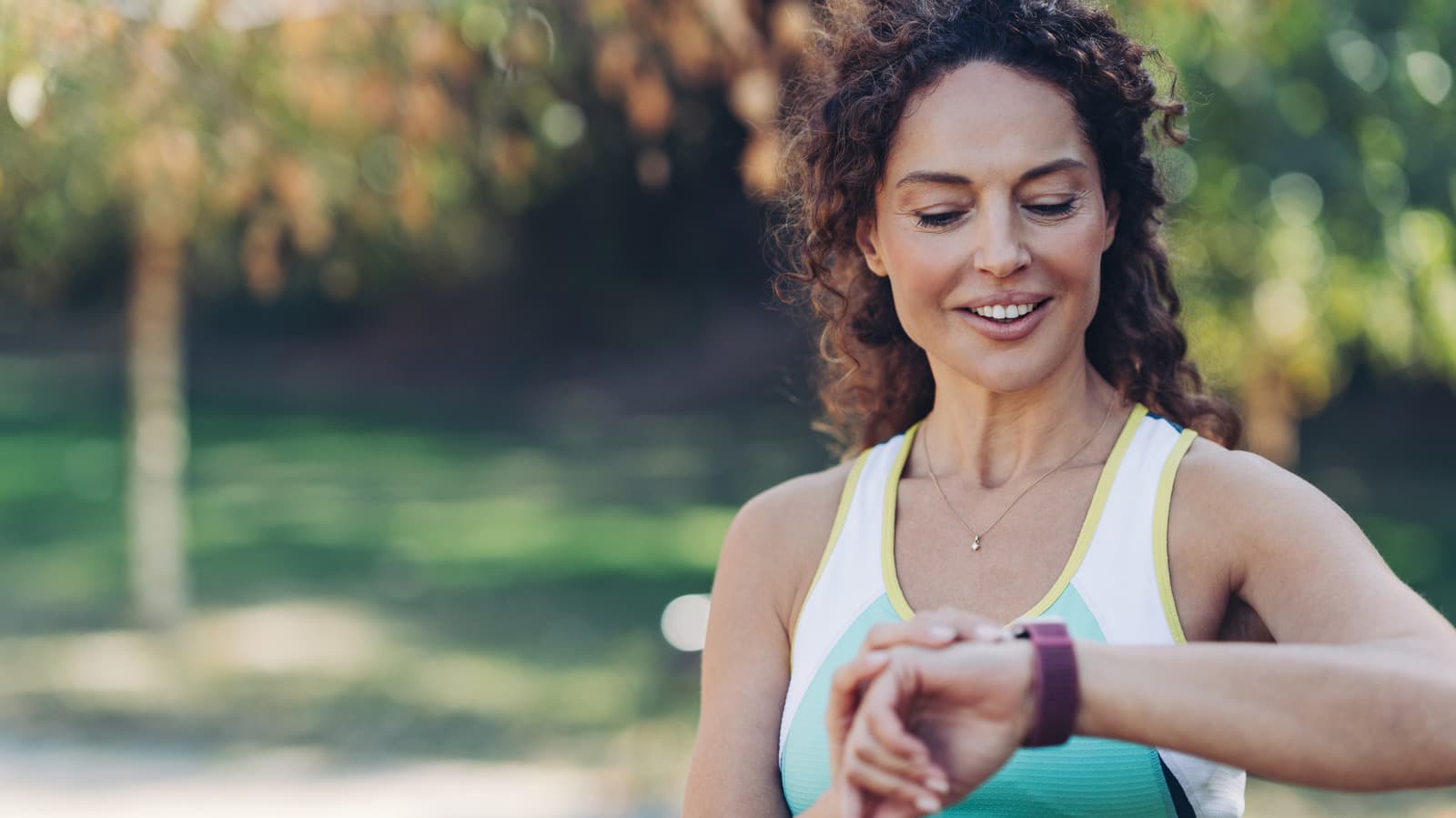Fitness Bands Vs Smartwatches: Which Is Best For You Today